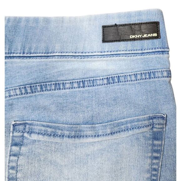 DKNY Jeans Distressed Light Wash Stretch Waist Jean Shorts Womens Size M Blue - Picture 4 of 6